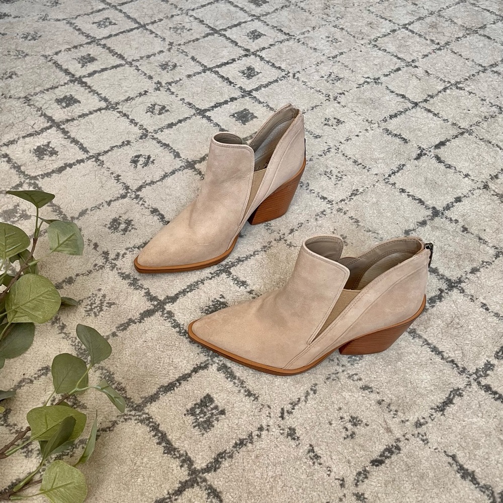 Vince Camuto Gradina Bootie in Tortilla Suede